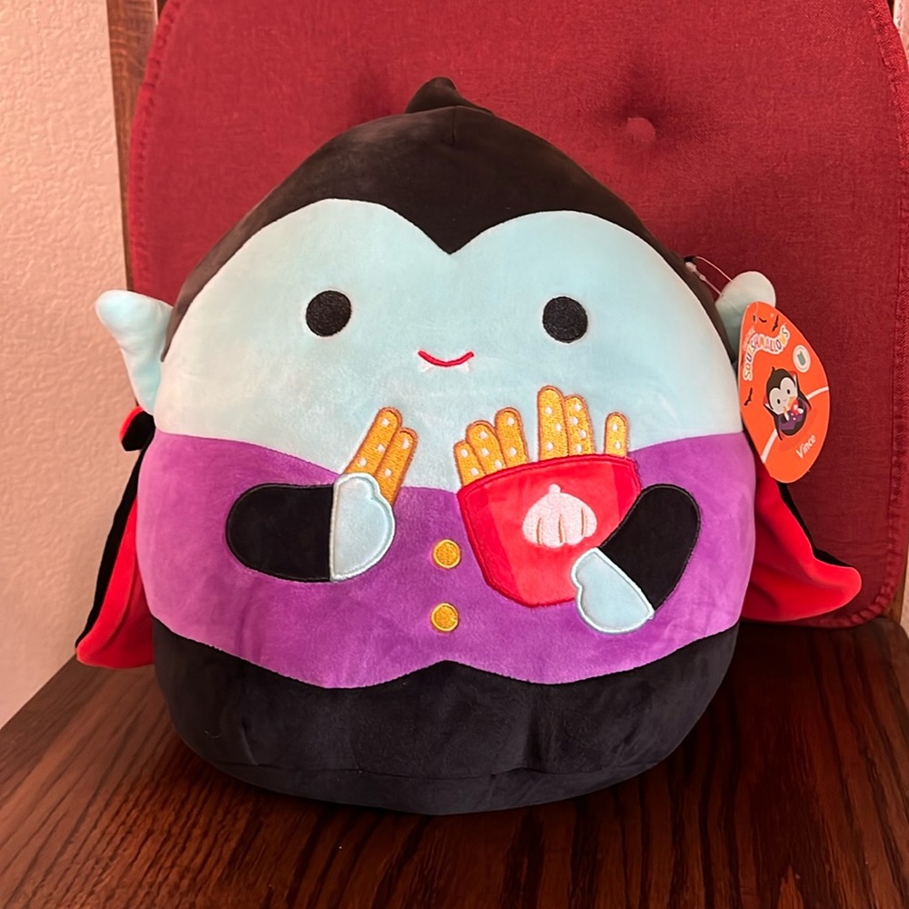 NWT Squishmallows “Vince” the vampire  halloween